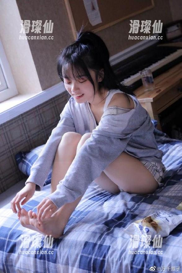 无意间踏入166fun的首页，感觉瞬间被卷入奇怪的漩涡，脑袋麻了，居然还想看下去。-滑璨仙