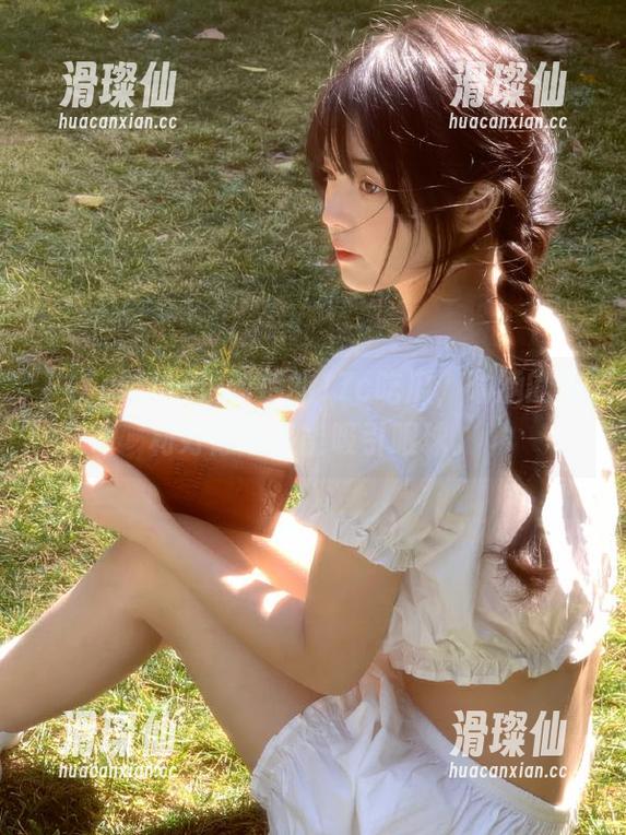 更新后的17c吃瓜，喻涵的身材好像还是能吸引眼球。-滑璨仙
