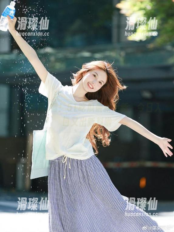 看!51吃瓜最新更新,今日入口又出新料啦-滑璨仙 看!51吃瓜最新更新,今日入口又出新料啦-滑璨仙