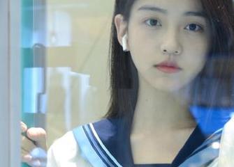 51每日吃瓜网站：2025年，快来吃颗大瓜，爽到你飞起！