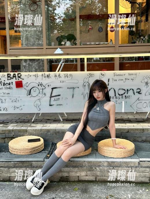 这年头，什么都上“hl09.10”网站，连我妈的邻居家小狗都成了热榜人物。-滑璨仙