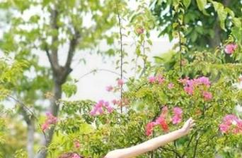 tai9更新：这瓜瓣不简单，吃着吃着外面传来“不得了”的声响！