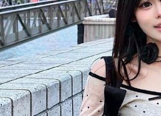 吃瓜论坛官网：今天晒太阳的同时，突然瞄到隔壁的人在做什么，哈哈，真有趣！