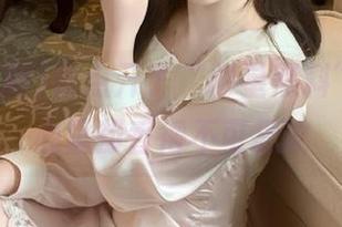 我点开了“明星黑料”链接，心里却香得不可思议
