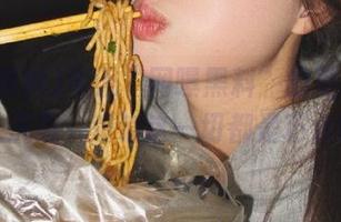 今天“网曝黑料”的更新令我陷入沉思，难道这一切都是巧合吗？
