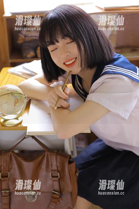 有了黑料不打烊苹果版，最新的热辣新闻总是让我捧着手机惊呼不已，防不胜防啊。-滑璨仙