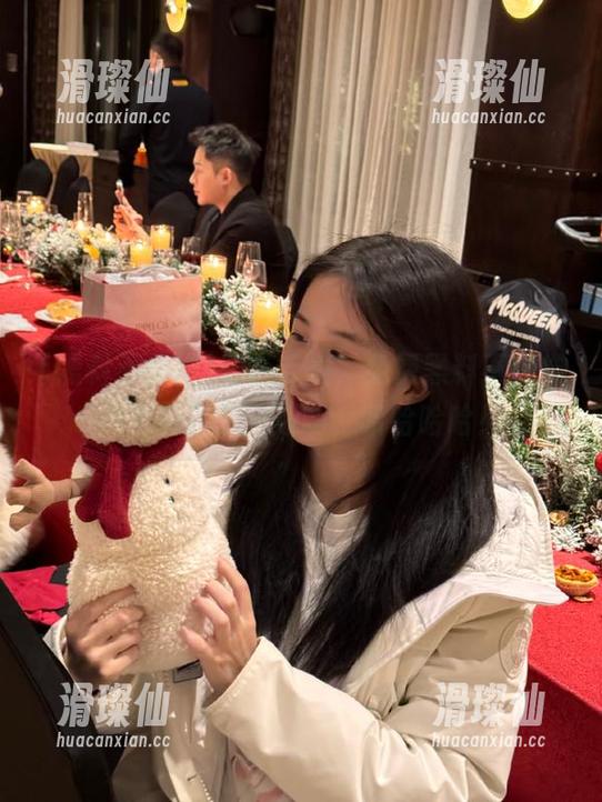奇葩云集，免费黑料不打烊网页版就是沉迷啊，哈哈哈哈！-滑璨仙