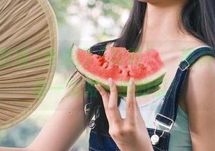 传送门“叮咚”，黑料在线送你一波接一波的瓜！