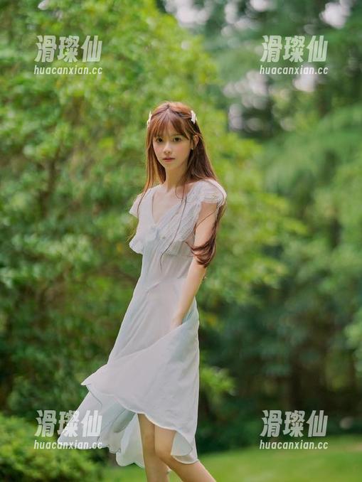 啧啧，“黑料正能量hl”靠免费也能吸引目光，不愧是个小机灵鬼。-滑璨仙