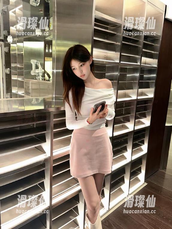 在线窥探：美女们的“黑料网”系列大揭秘，风格各异让人忍俊不禁！-滑璨仙