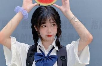 “黑料网”在线分享：指间滑动，我的好奇心被无情点燃。